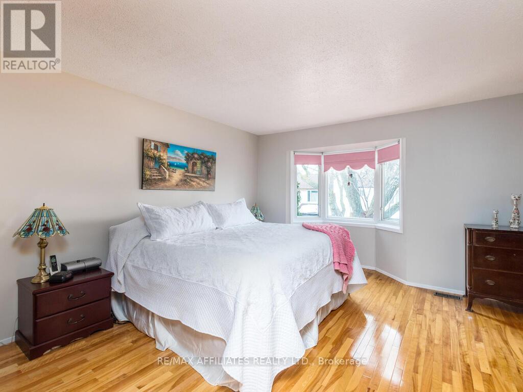 1015 Alenmede Crescent, Ottawa, Ontario  K2B 8H2 - Photo 23 - X12081372