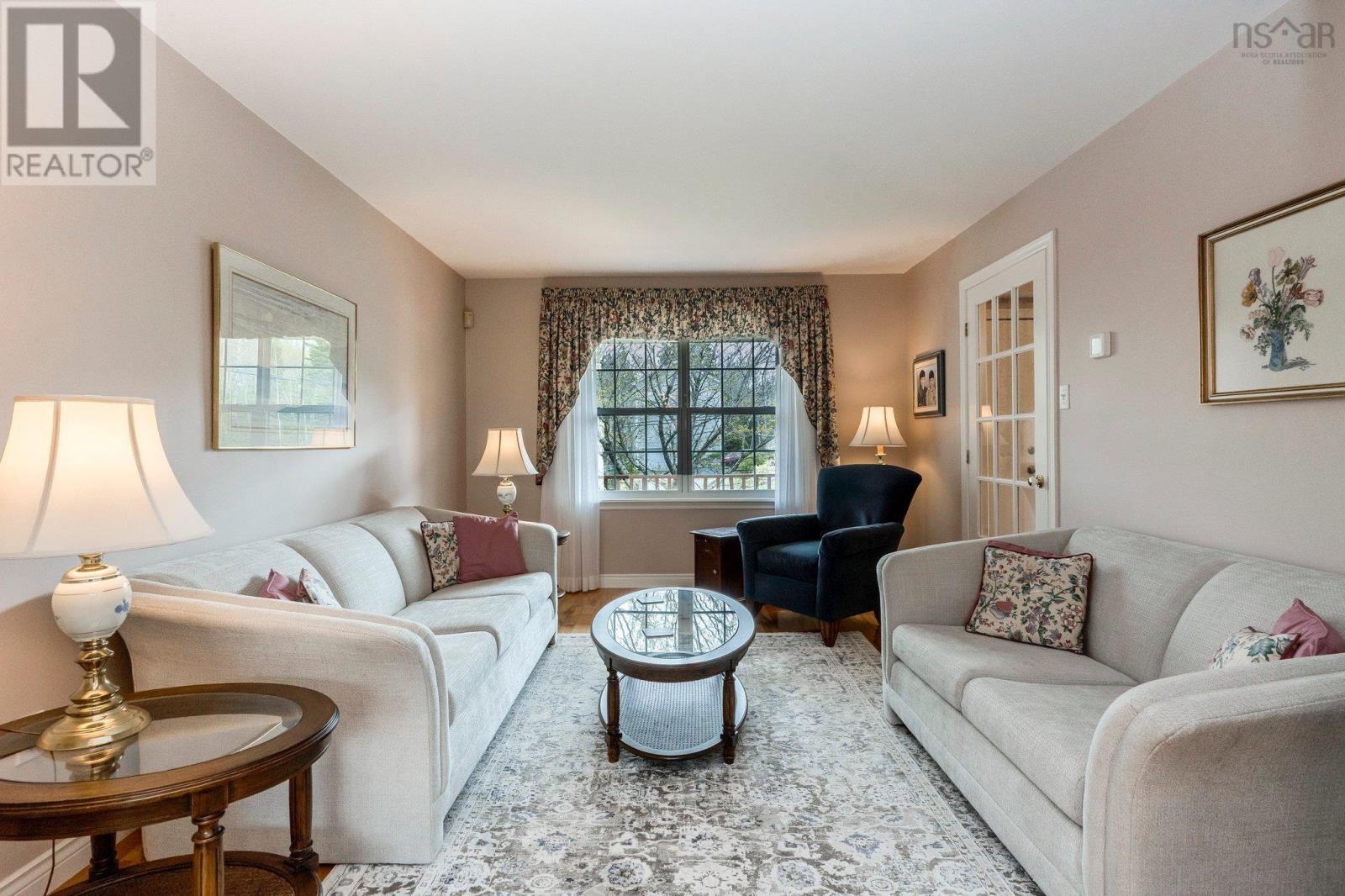 Property at 227 St George Blvd image 4