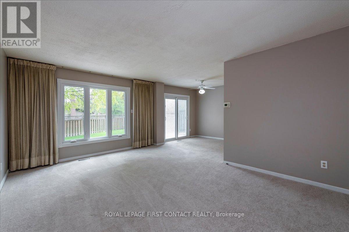 23 Merrylynn Drive, Richmond Hill, Ontario  L4C 5B1 - Photo 11 - N12149539