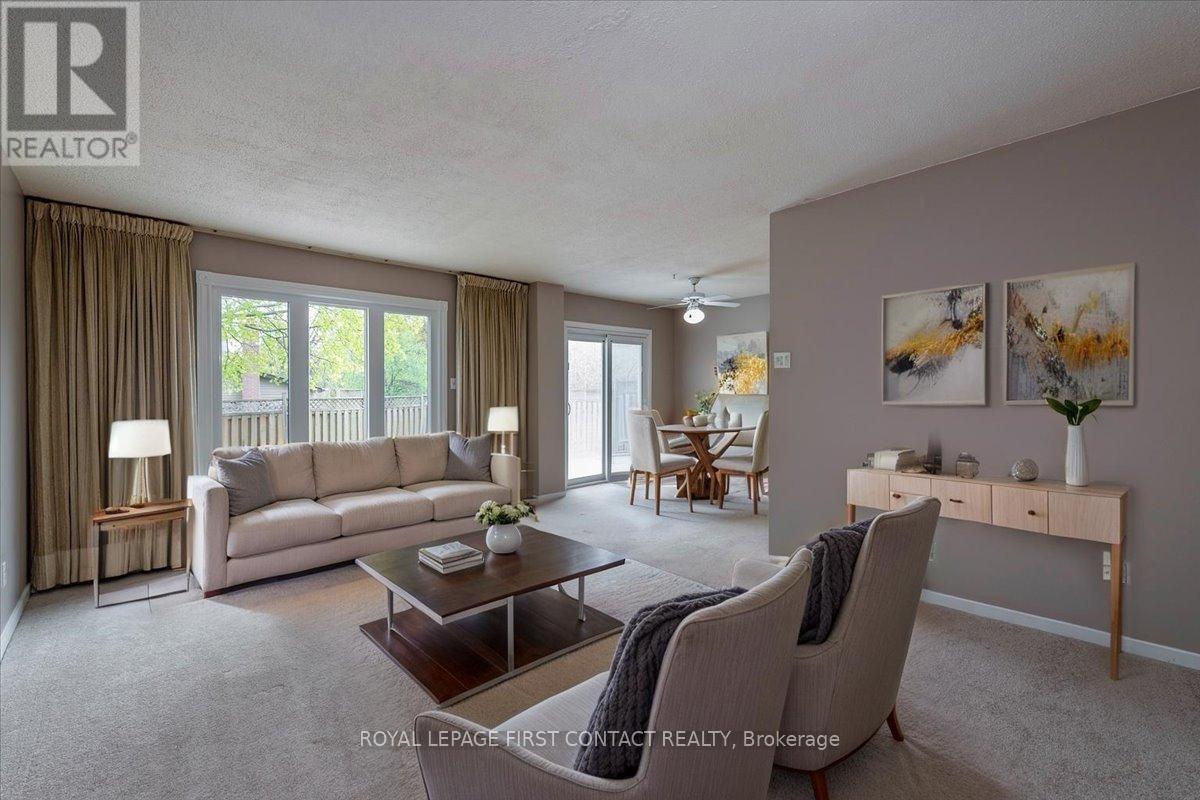 23 Merrylynn Drive, Richmond Hill, Ontario  L4C 5B1 - Photo 12 - N12149539