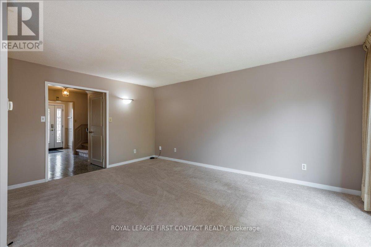 23 Merrylynn Drive, Richmond Hill, Ontario  L4C 5B1 - Photo 13 - N12149539