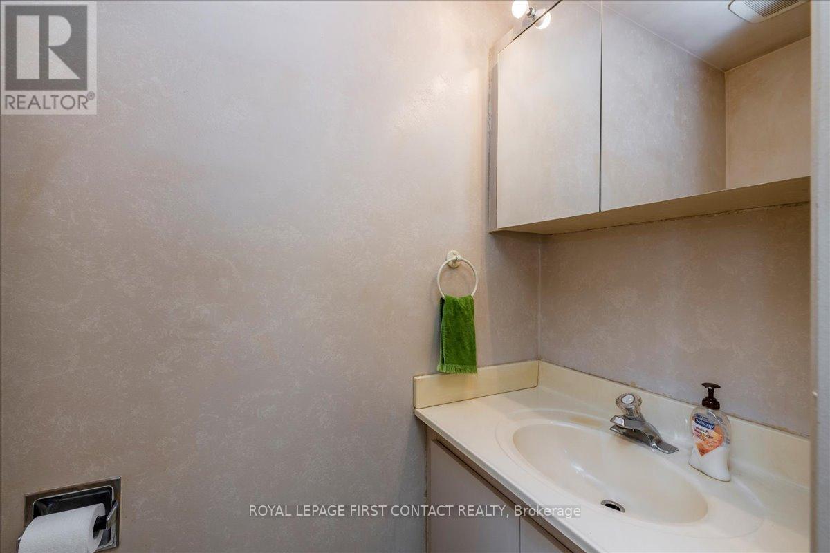 23 Merrylynn Drive, Richmond Hill, Ontario  L4C 5B1 - Photo 14 - N12149539