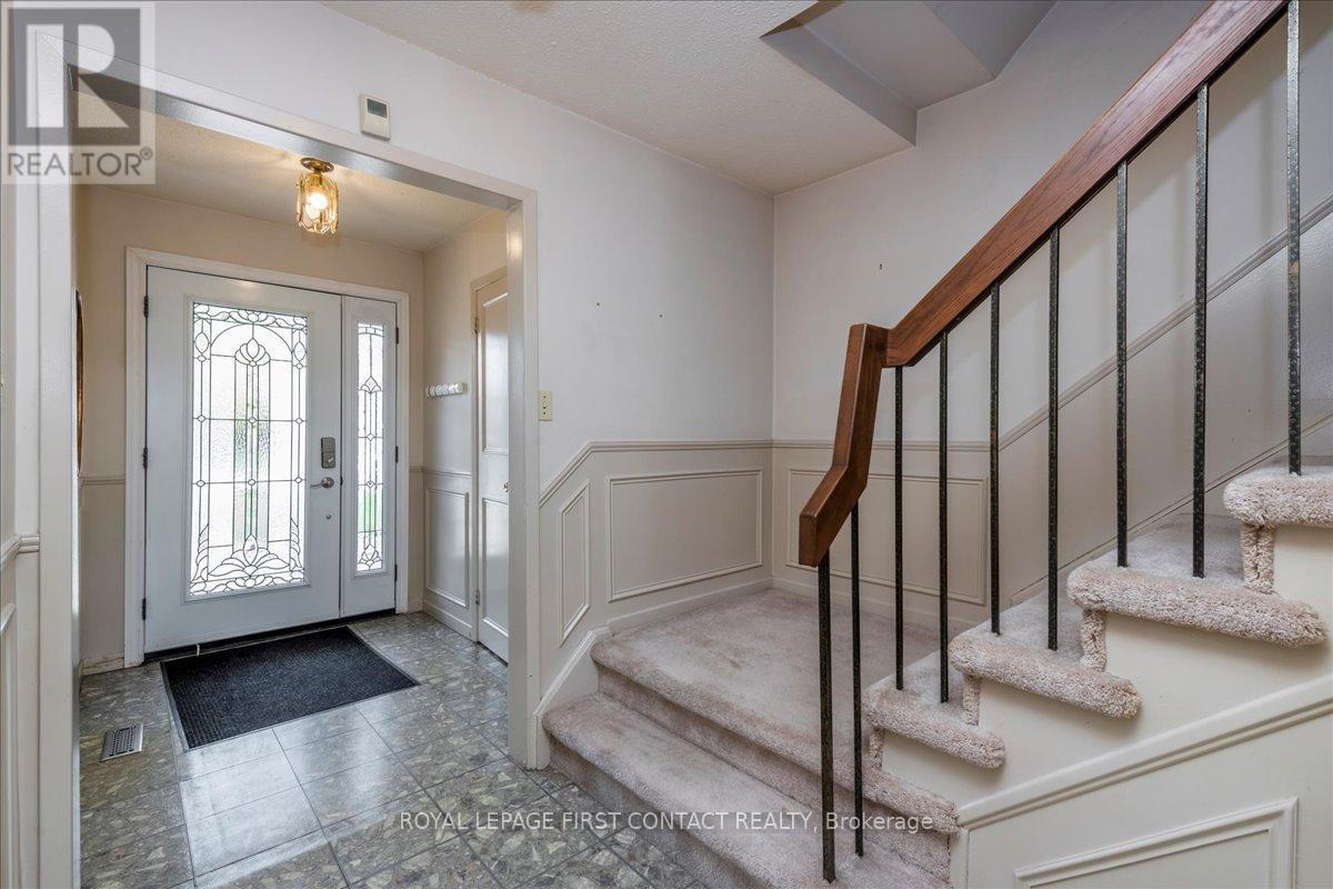 23 Merrylynn Drive, Richmond Hill, Ontario  L4C 5B1 - Photo 15 - N12149539