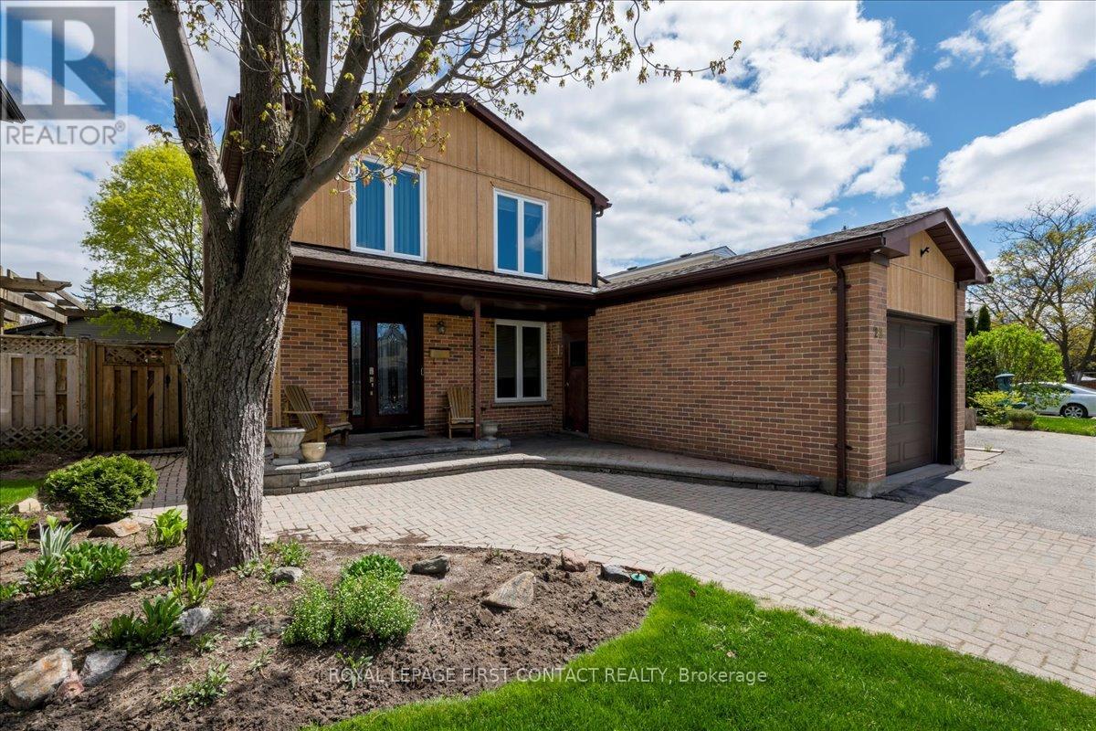 23 Merrylynn Drive, Richmond Hill, Ontario  L4C 5B1 - Photo 2 - N12149539