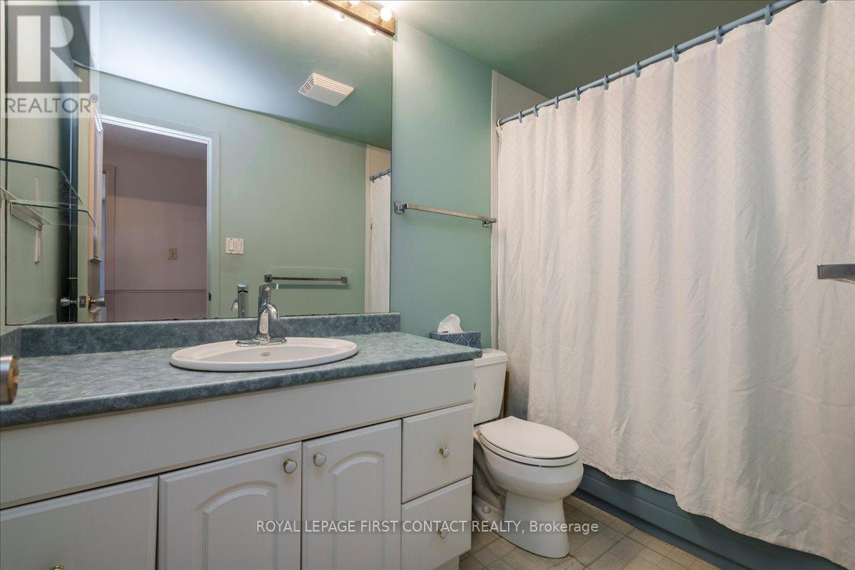 23 Merrylynn Drive, Richmond Hill, Ontario  L4C 5B1 - Photo 21 - N12149539