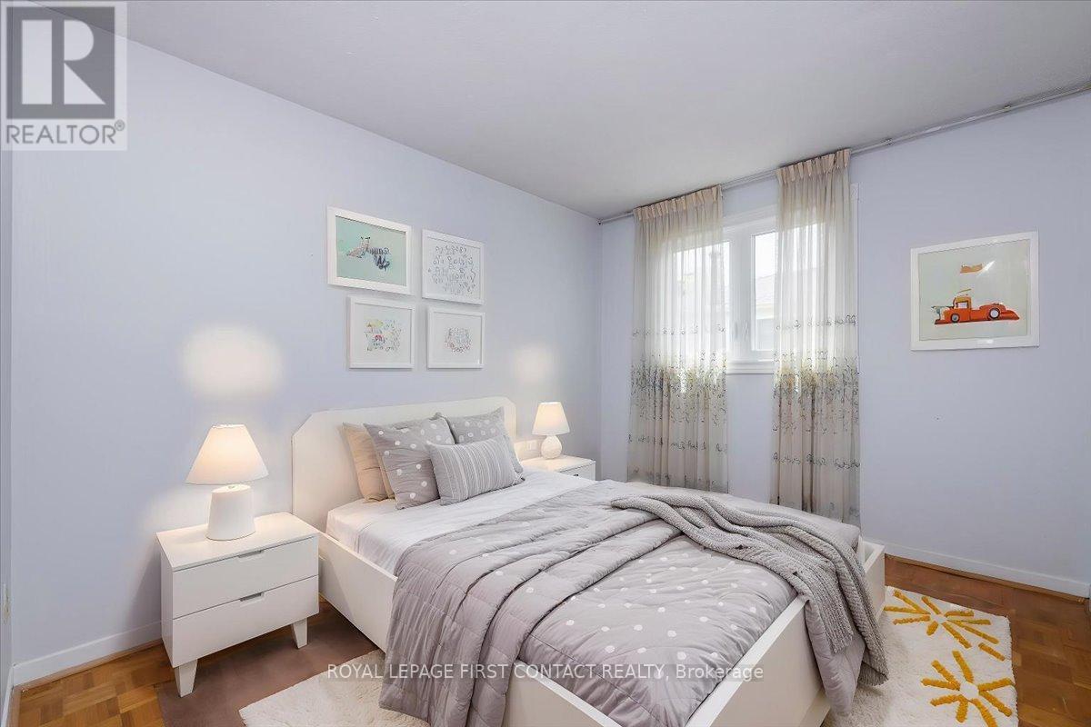 23 Merrylynn Drive, Richmond Hill, Ontario  L4C 5B1 - Photo 25 - N12149539