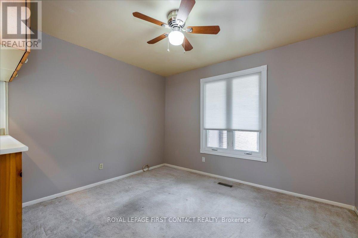 23 Merrylynn Drive, Richmond Hill, Ontario  L4C 5B1 - Photo 4 - N12149539