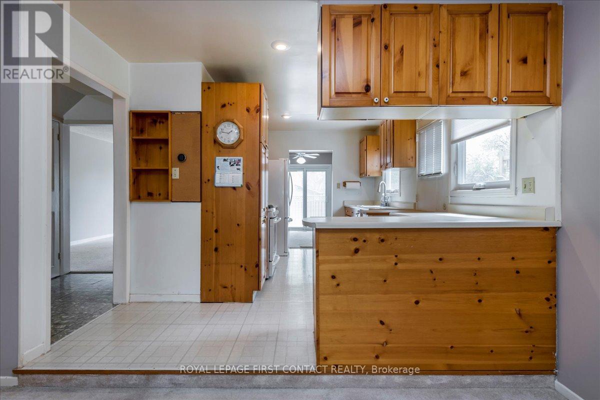 23 Merrylynn Drive, Richmond Hill, Ontario  L4C 5B1 - Photo 6 - N12149539