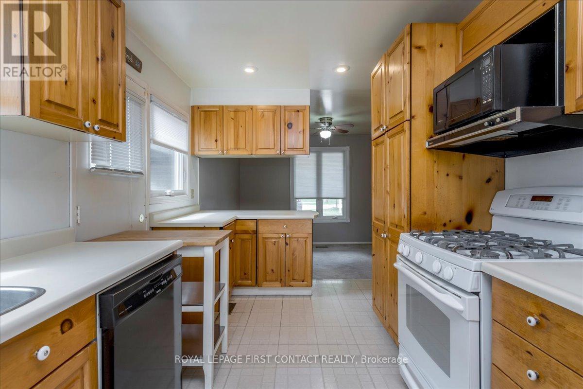 23 Merrylynn Drive, Richmond Hill, Ontario  L4C 5B1 - Photo 7 - N12149539