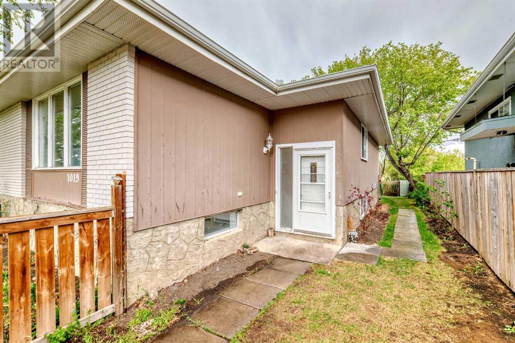 Property at 1019 Canfield Crescent SW image 3