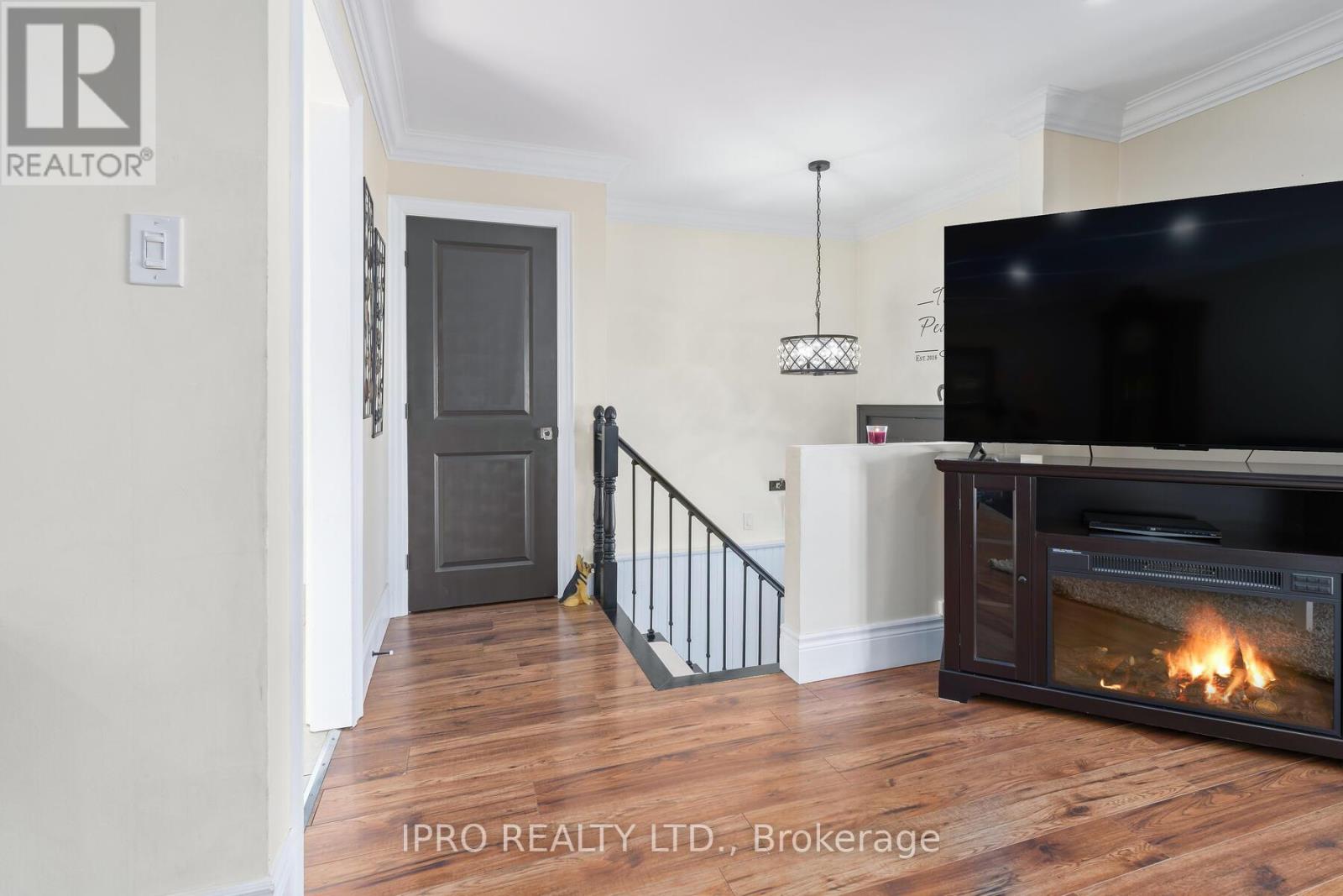 Property at 77 BURBANK CRESCENT image 2