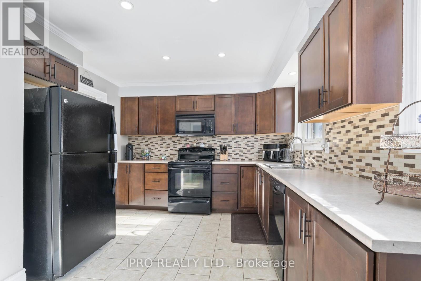 77 Burbank Crescent, Orangeville, Ontario  L9W 3E6 - Photo 9 - W12149501