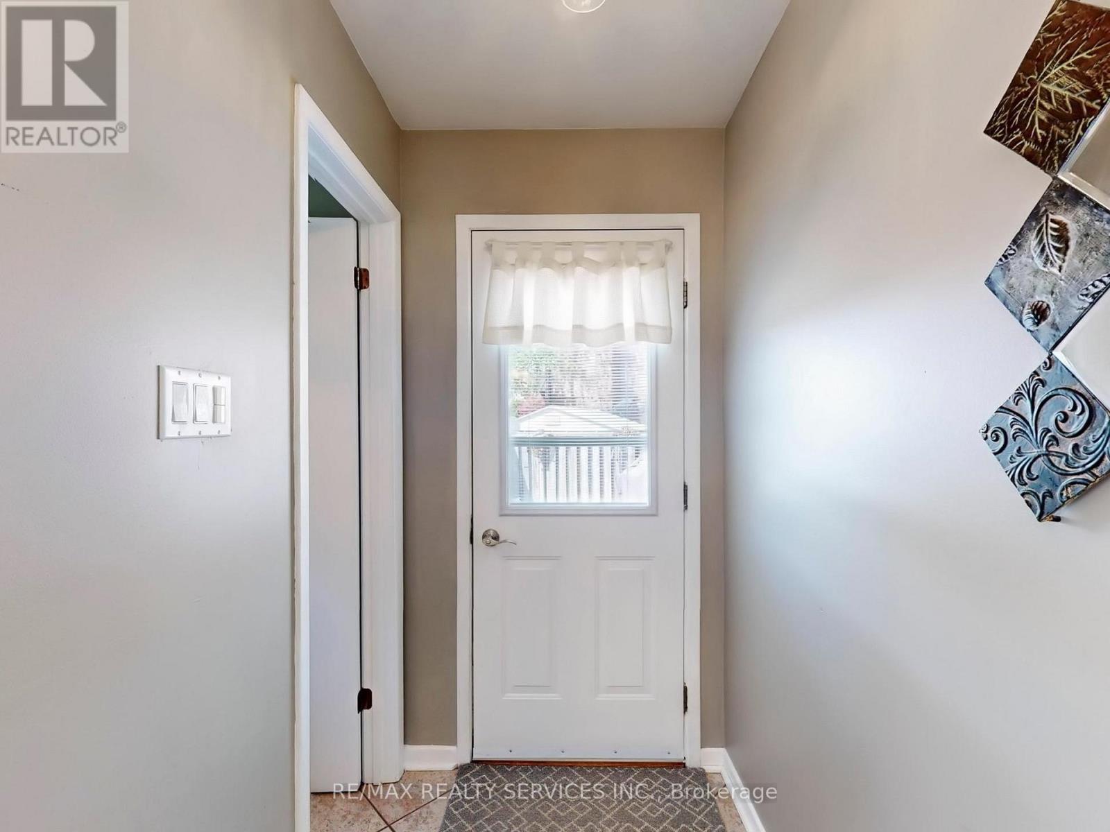 90 Jill Crescent, Brampton, Ontario  L6S 3J2 - Photo 18 - W12149514