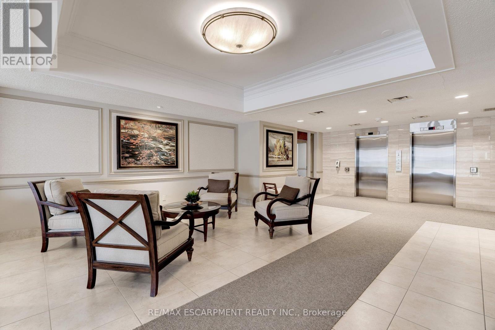 903 - 2175 Marine Drive, Oakville, Ontario  L6L 5L5 - Photo 2 - W12149550