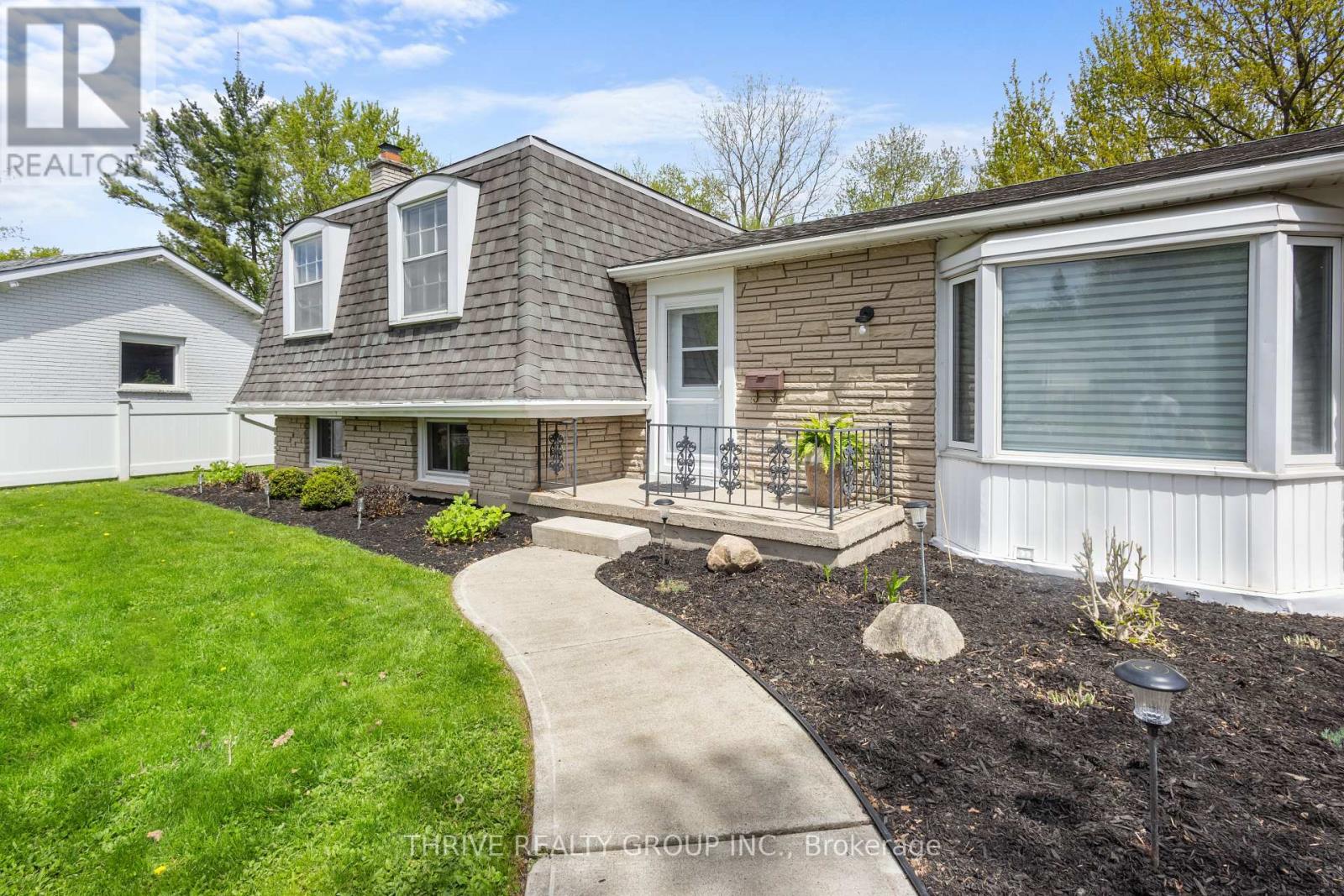 808 Westbury Crescent, London South (South O), Ontario  N6J 3C7 - Photo 2 - X12149618
