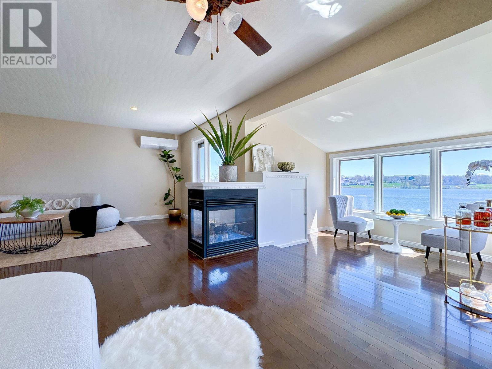 Property at 86 Parkside Drive image 3