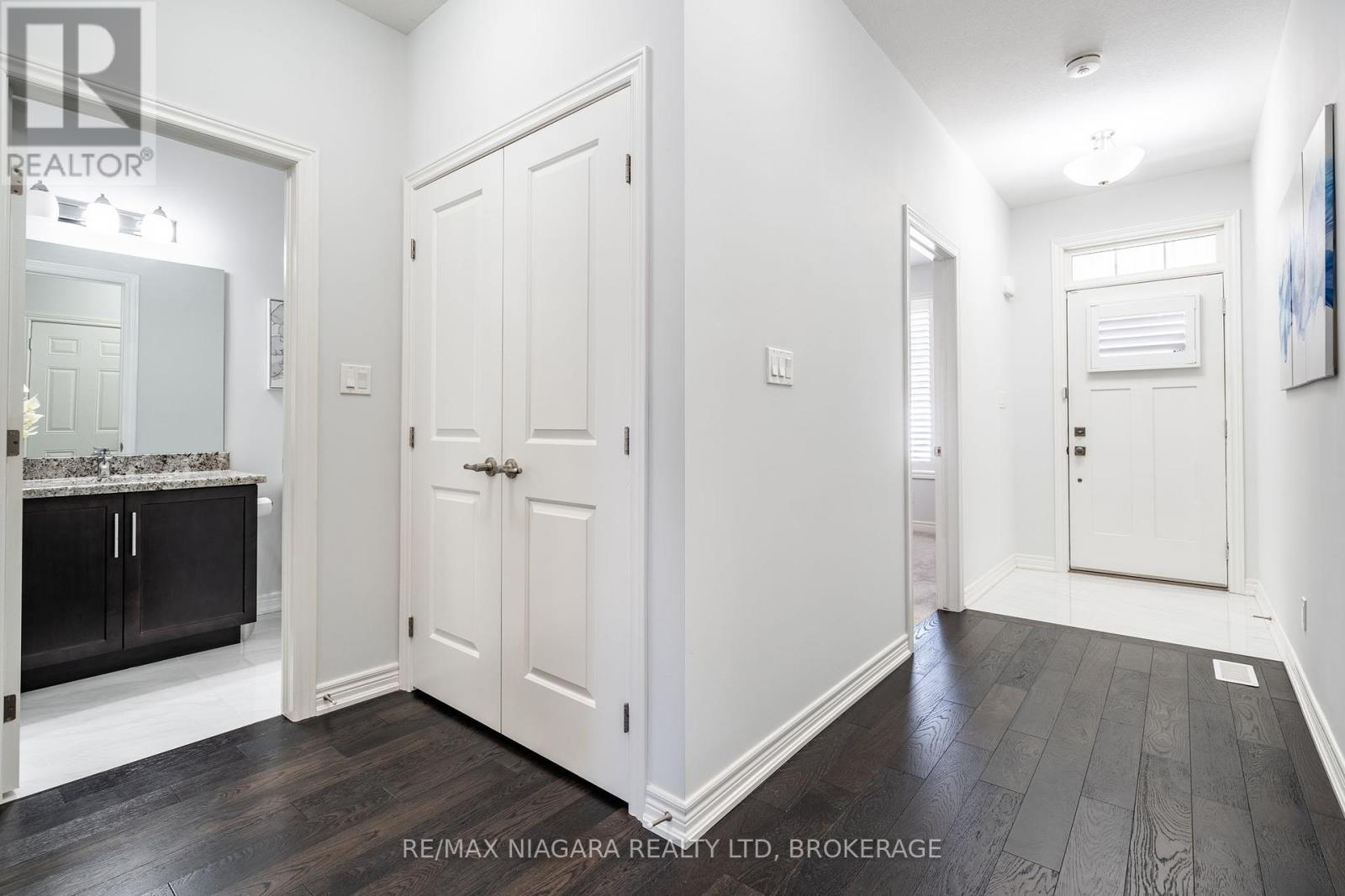 Property at 8 TOE BLAKE COURT image 5