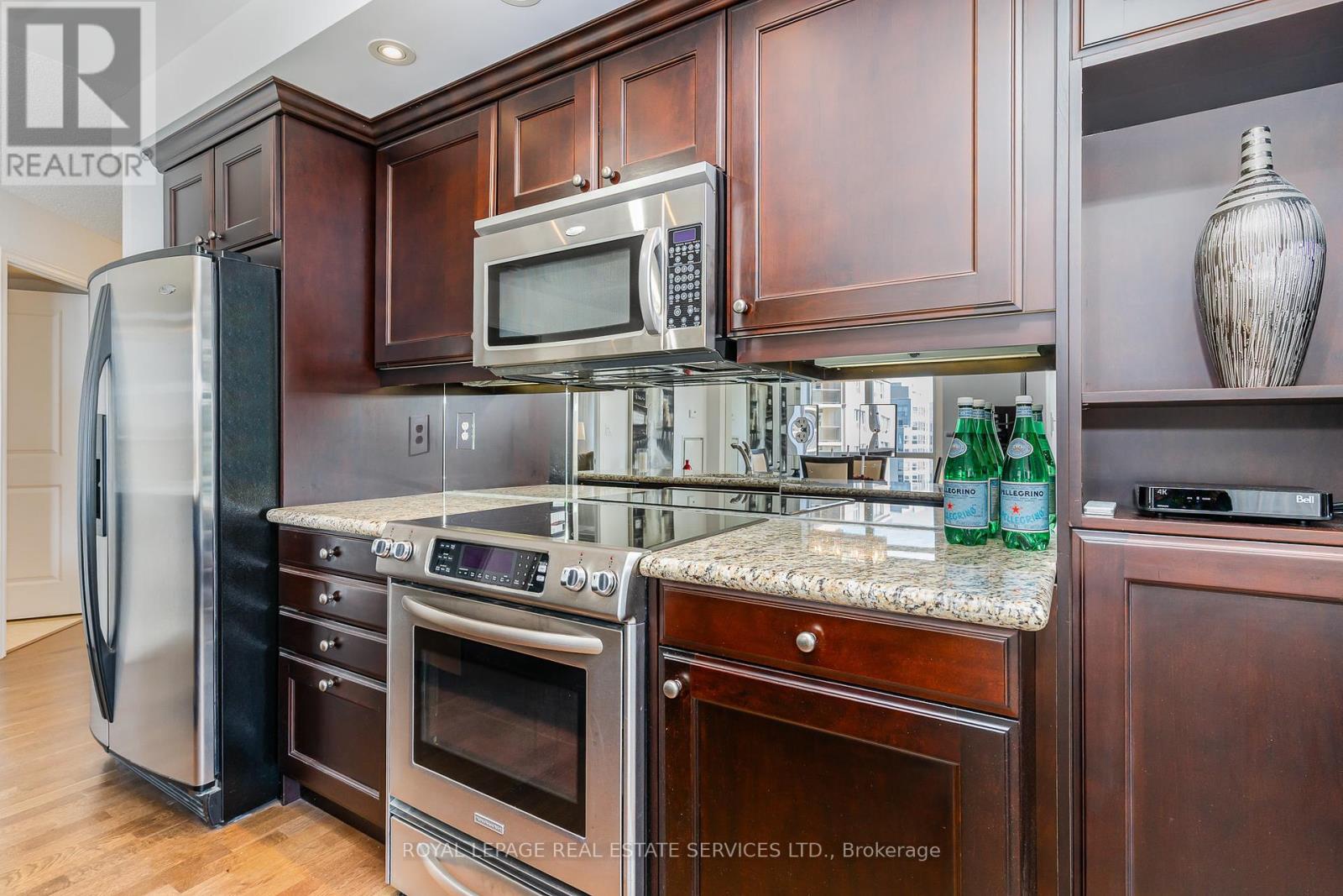 1203 - 900 Mount Pleasant Road, Toronto, Ontario  M4P 3J9 - Photo 3 - C12123781