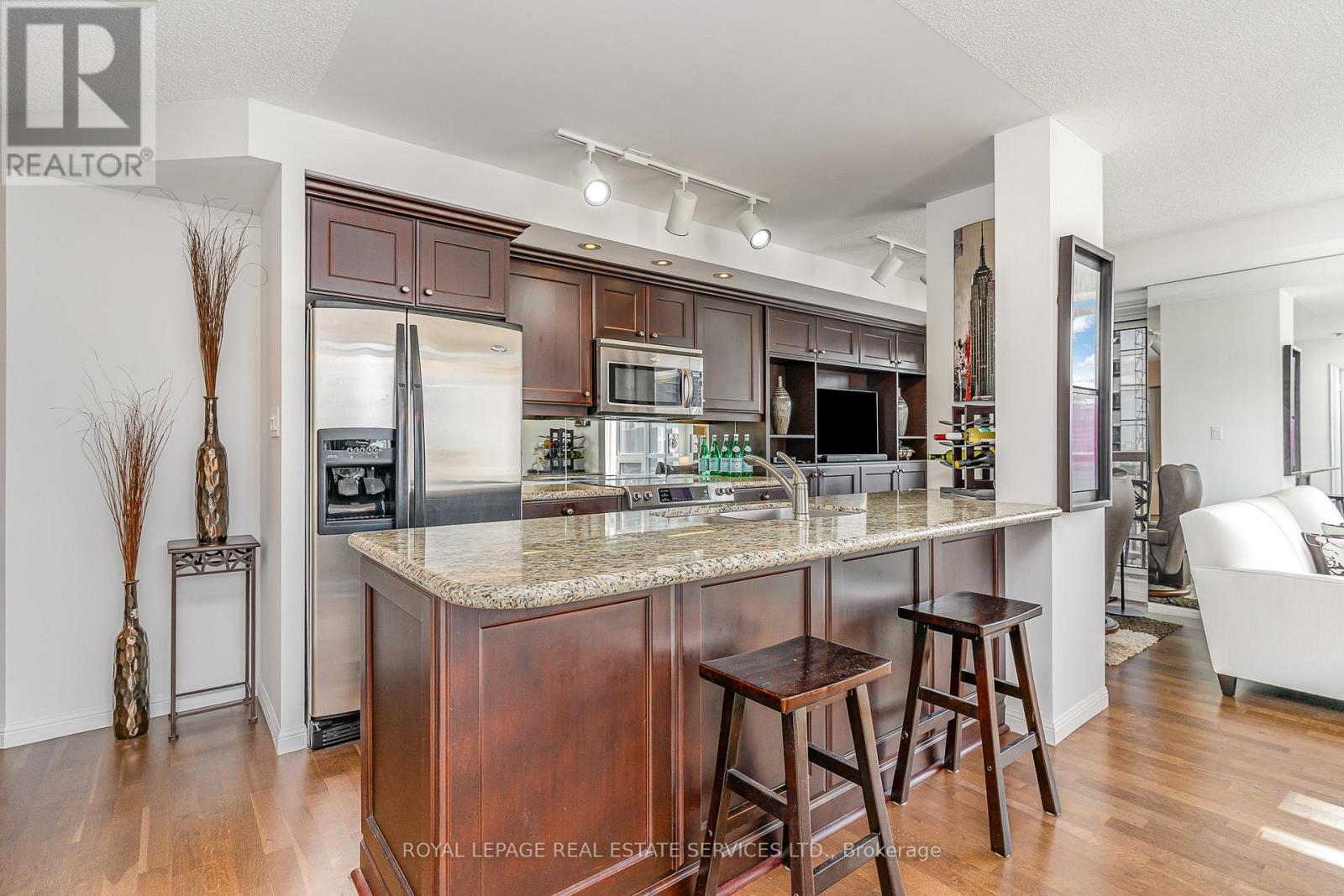 1203 - 900 Mount Pleasant Road, Toronto, Ontario  M4P 3J9 - Photo 5 - C12123781