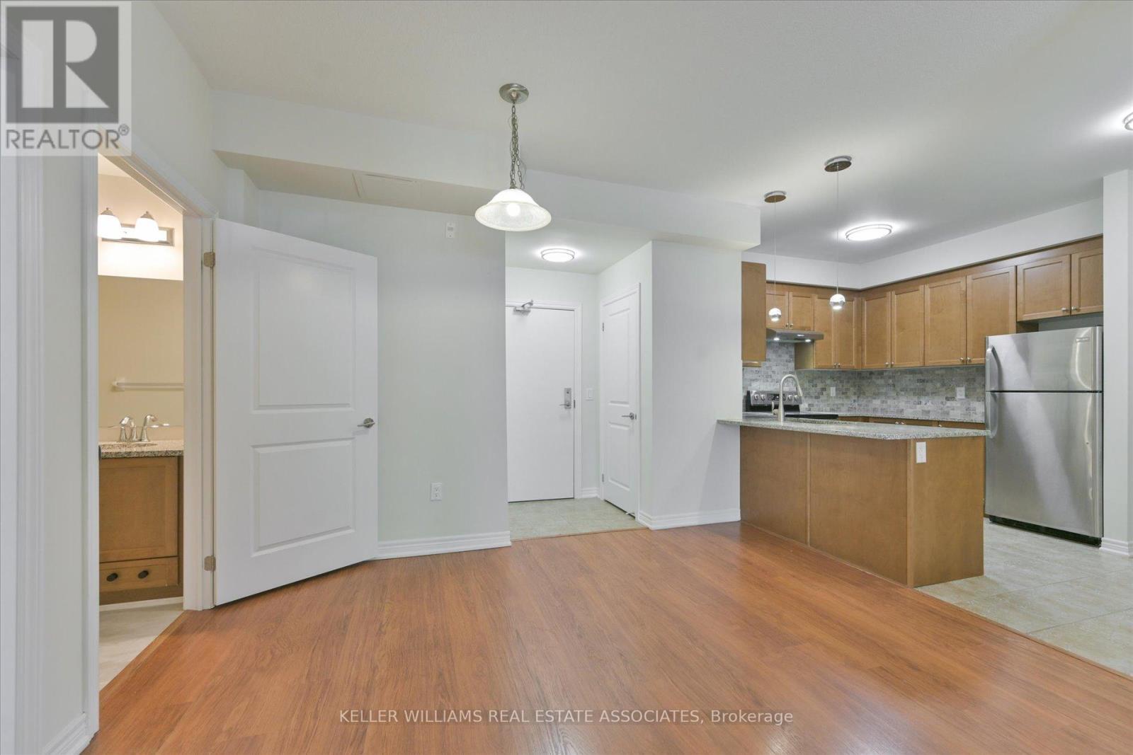 108 - 269 Georgian Drive, Oakville, Ontario  L6H 0H1 - Photo 13 - W12148648