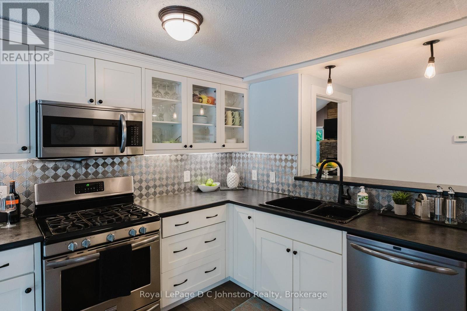38 Oak Street, Saugeen Shores, Ontario  N0H 2L0 - Photo 17 - X12149611