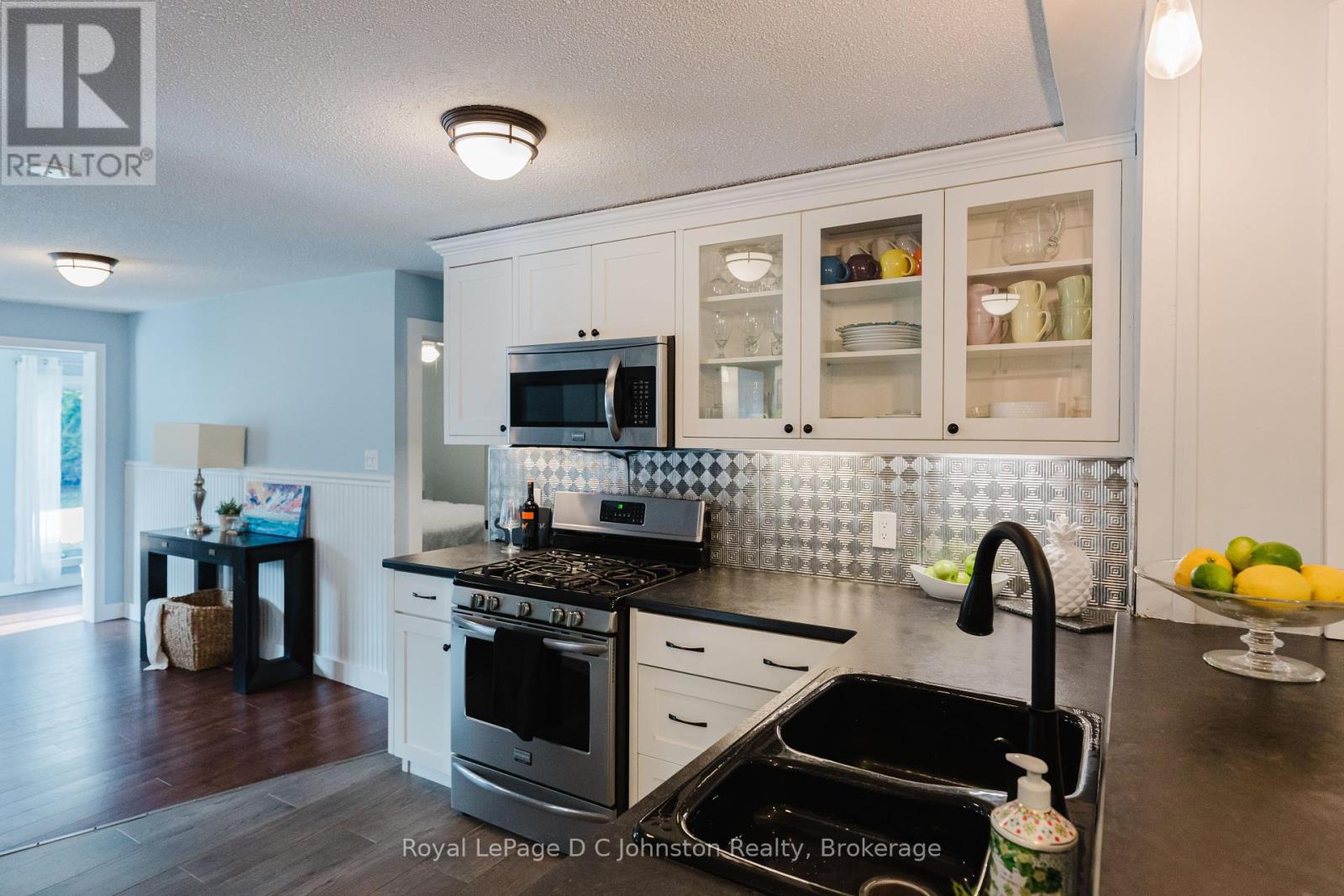 38 Oak Street, Saugeen Shores, Ontario  N0H 2L0 - Photo 19 - X12149611