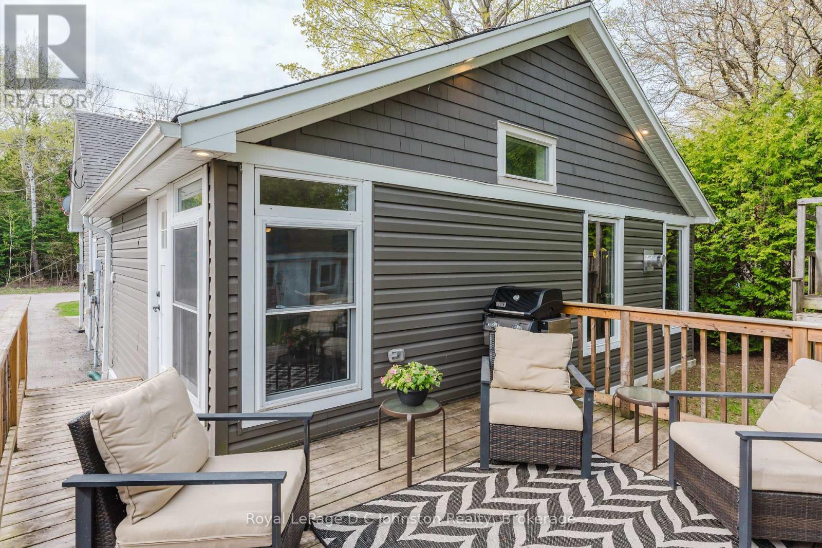 38 Oak Street, Saugeen Shores, Ontario  N0H 2L0 - Photo 6 - X12149611