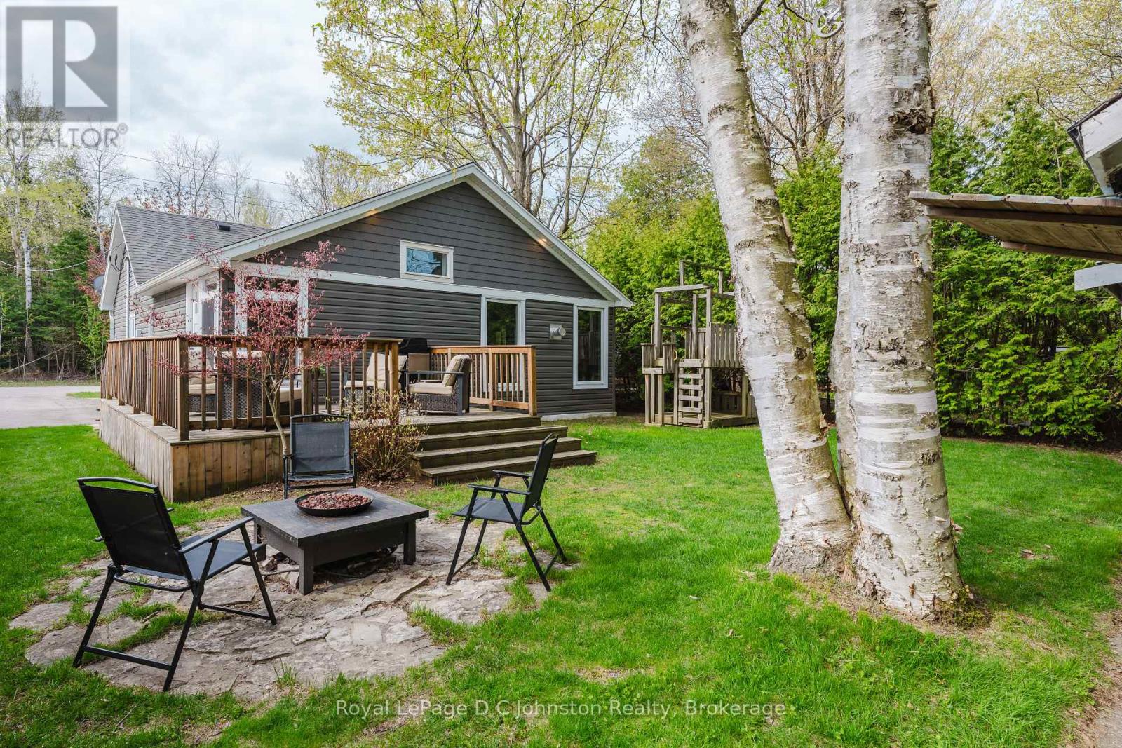 38 Oak Street, Saugeen Shores, Ontario  N0H 2L0 - Photo 8 - X12149611