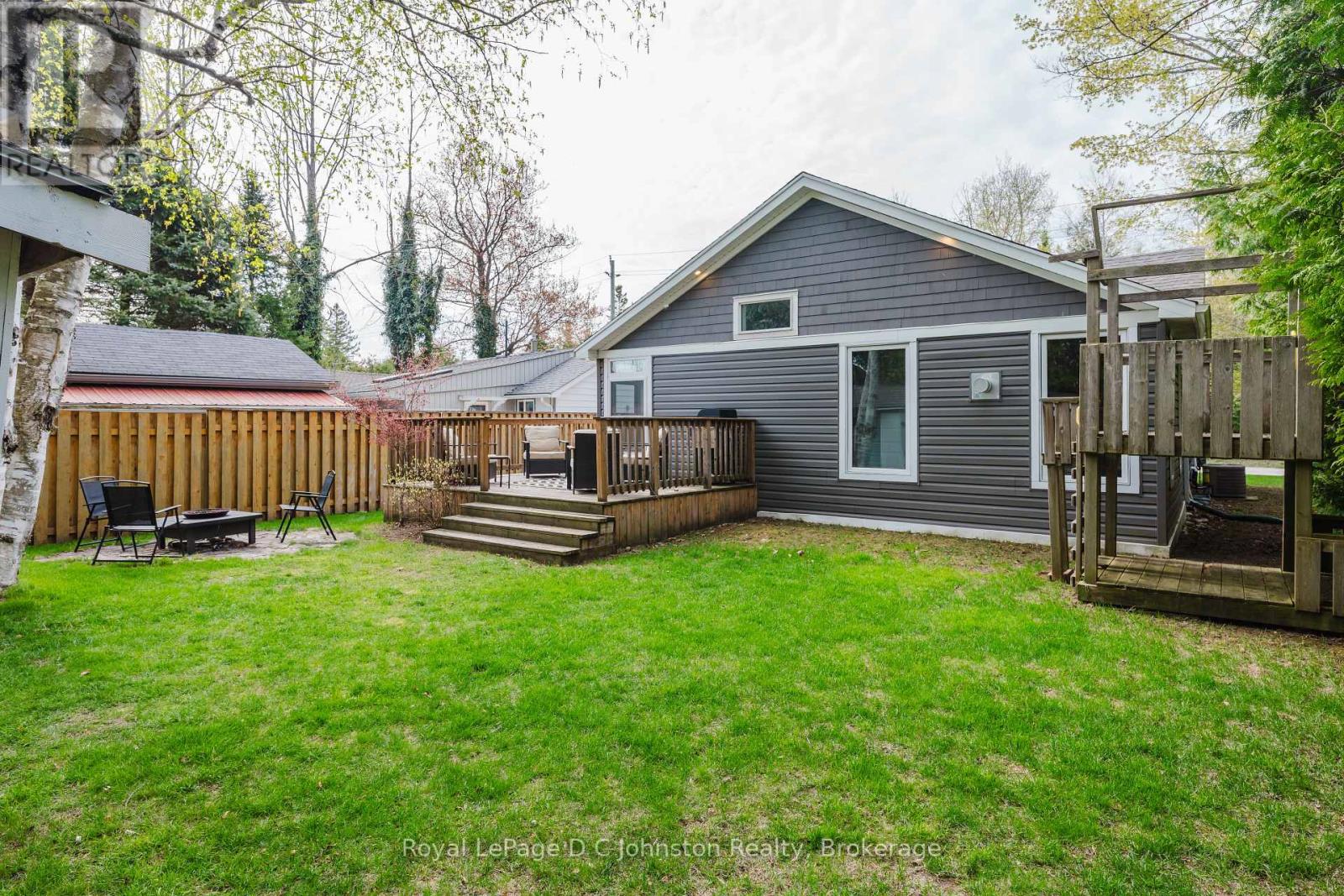 38 Oak Street, Saugeen Shores, Ontario  N0H 2L0 - Photo 9 - X12149611