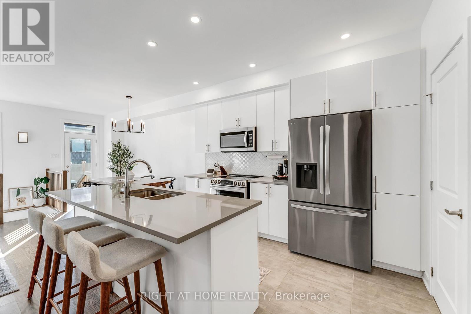 623 Rathburn Lane, Ottawa, Ontario  K1T 0V7 - Photo 12 - X12149566