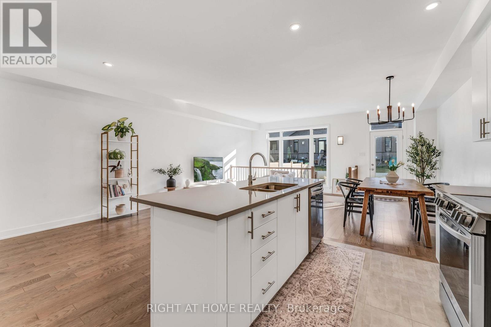 623 Rathburn Lane, Ottawa, Ontario  K1T 0V7 - Photo 15 - X12149566