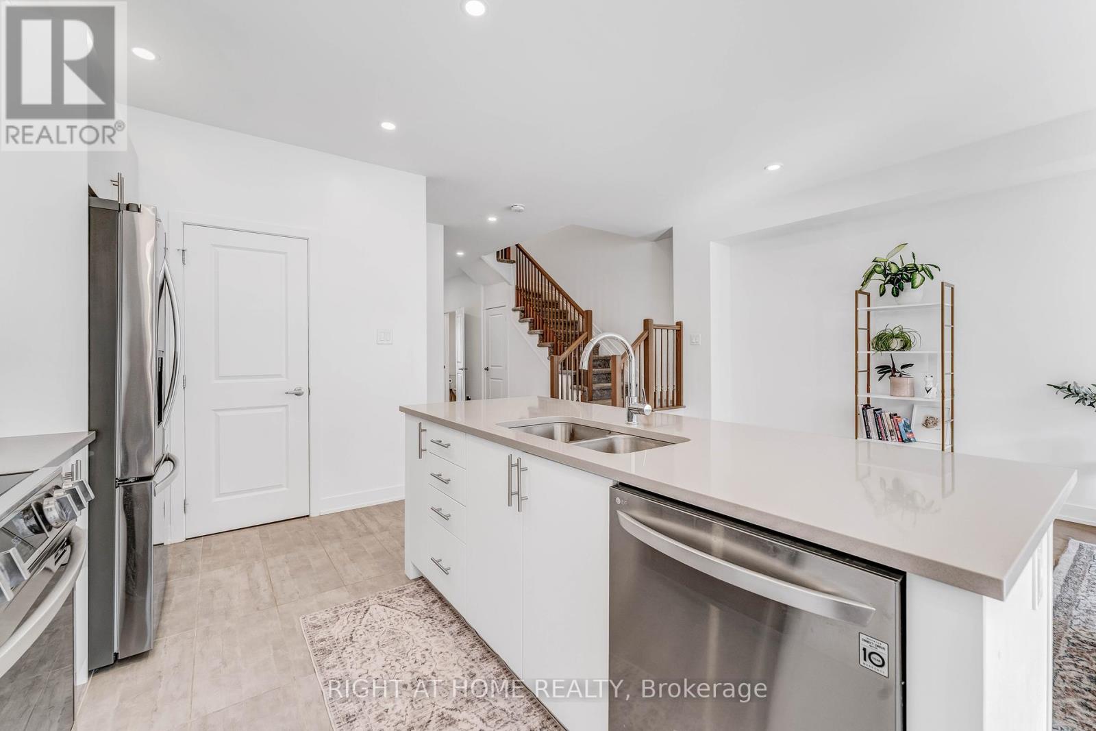 623 Rathburn Lane, Ottawa, Ontario  K1T 0V7 - Photo 16 - X12149566