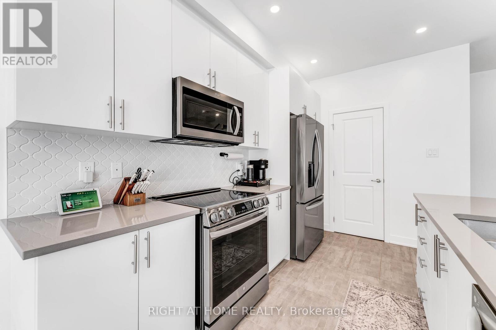 623 Rathburn Lane, Ottawa, Ontario  K1T 0V7 - Photo 17 - X12149566