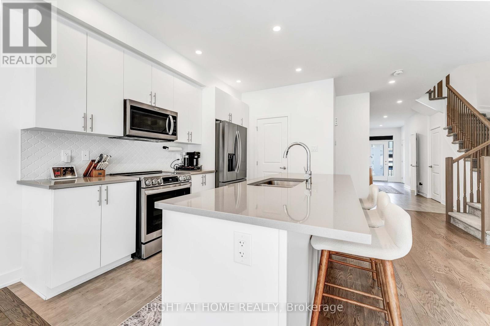 623 Rathburn Lane, Ottawa, Ontario  K1T 0V7 - Photo 18 - X12149566