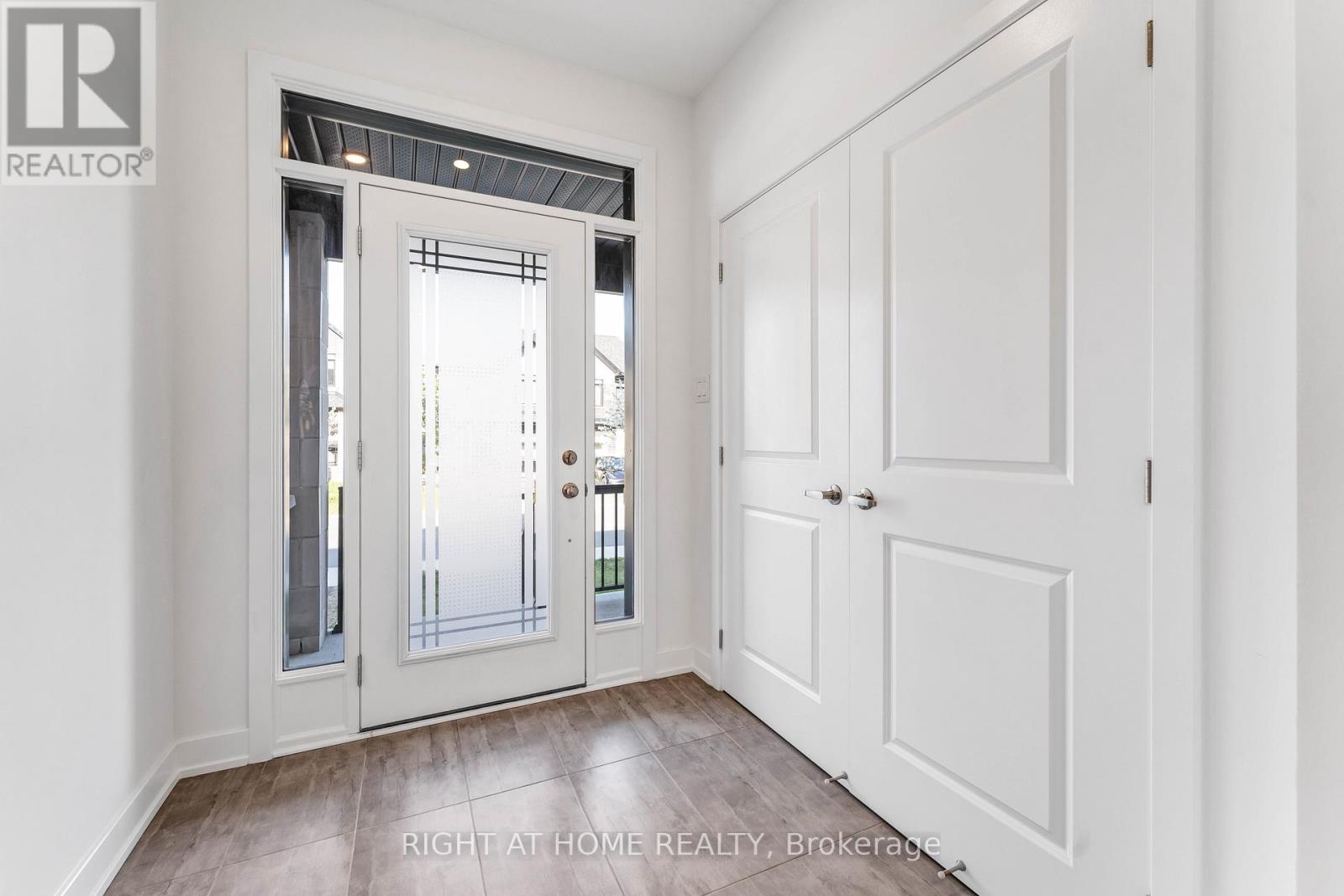 623 Rathburn Lane, Ottawa, Ontario  K1T 0V7 - Photo 3 - X12149566