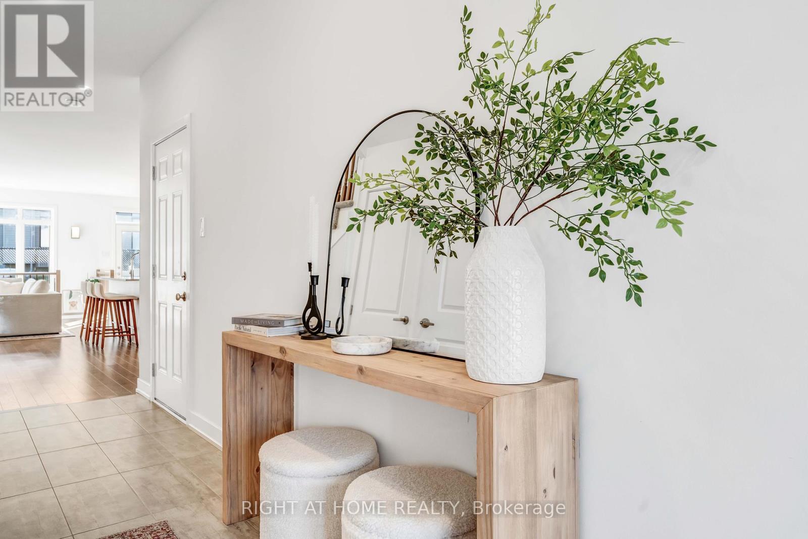 623 Rathburn Lane, Ottawa, Ontario  K1T 0V7 - Photo 4 - X12149566