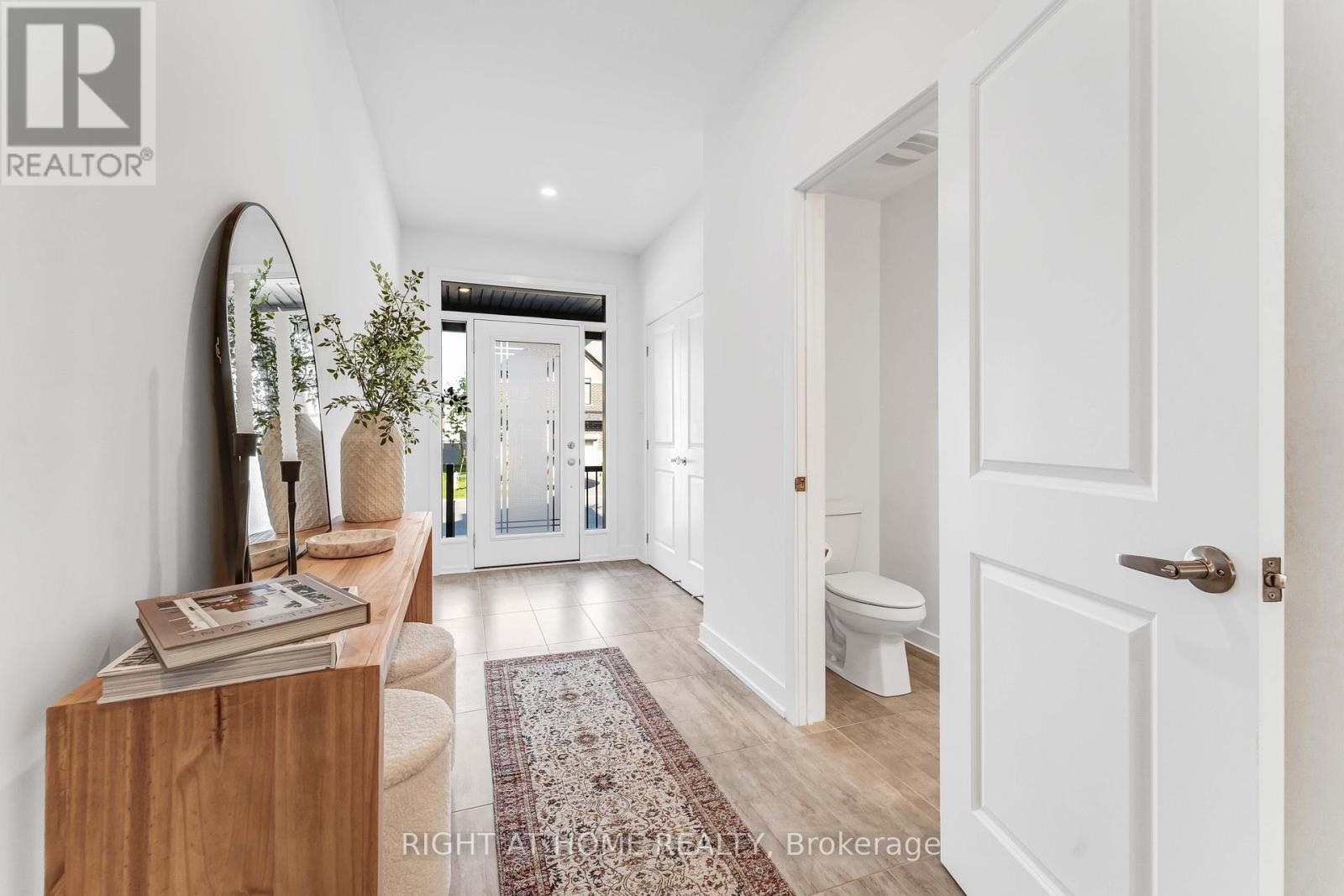 623 Rathburn Lane, Ottawa, Ontario  K1T 0V7 - Photo 6 - X12149566