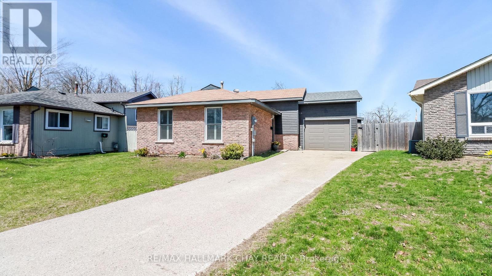 51 Christie Crescent, Barrie, Ontario  L4N 4V2 - Photo 2 - S12149604