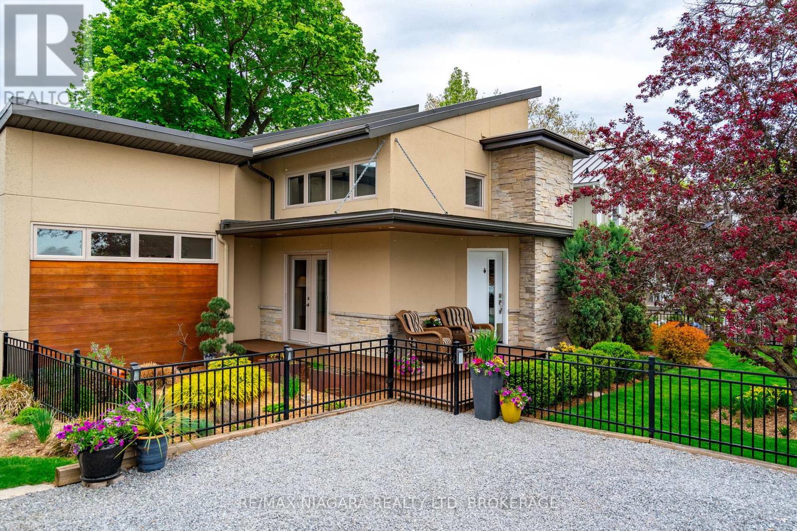 Property at 1134 LAKESHORE ROAD W image 2