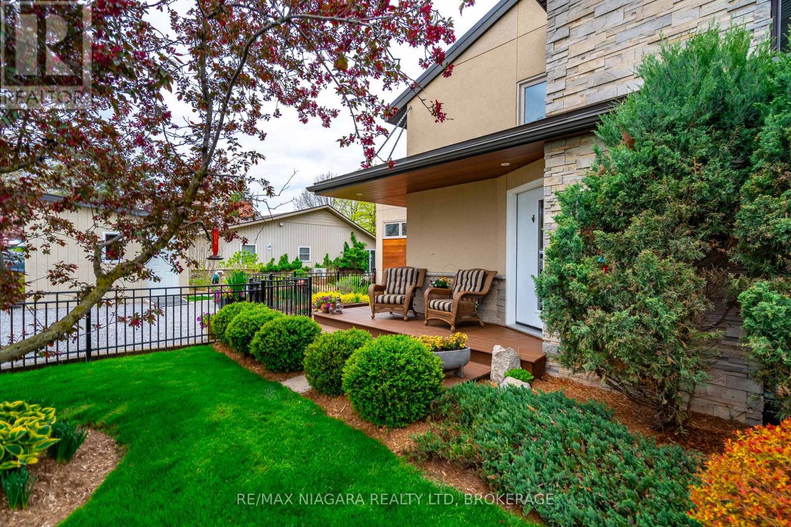 Property at 1134 LAKESHORE ROAD W image 3
