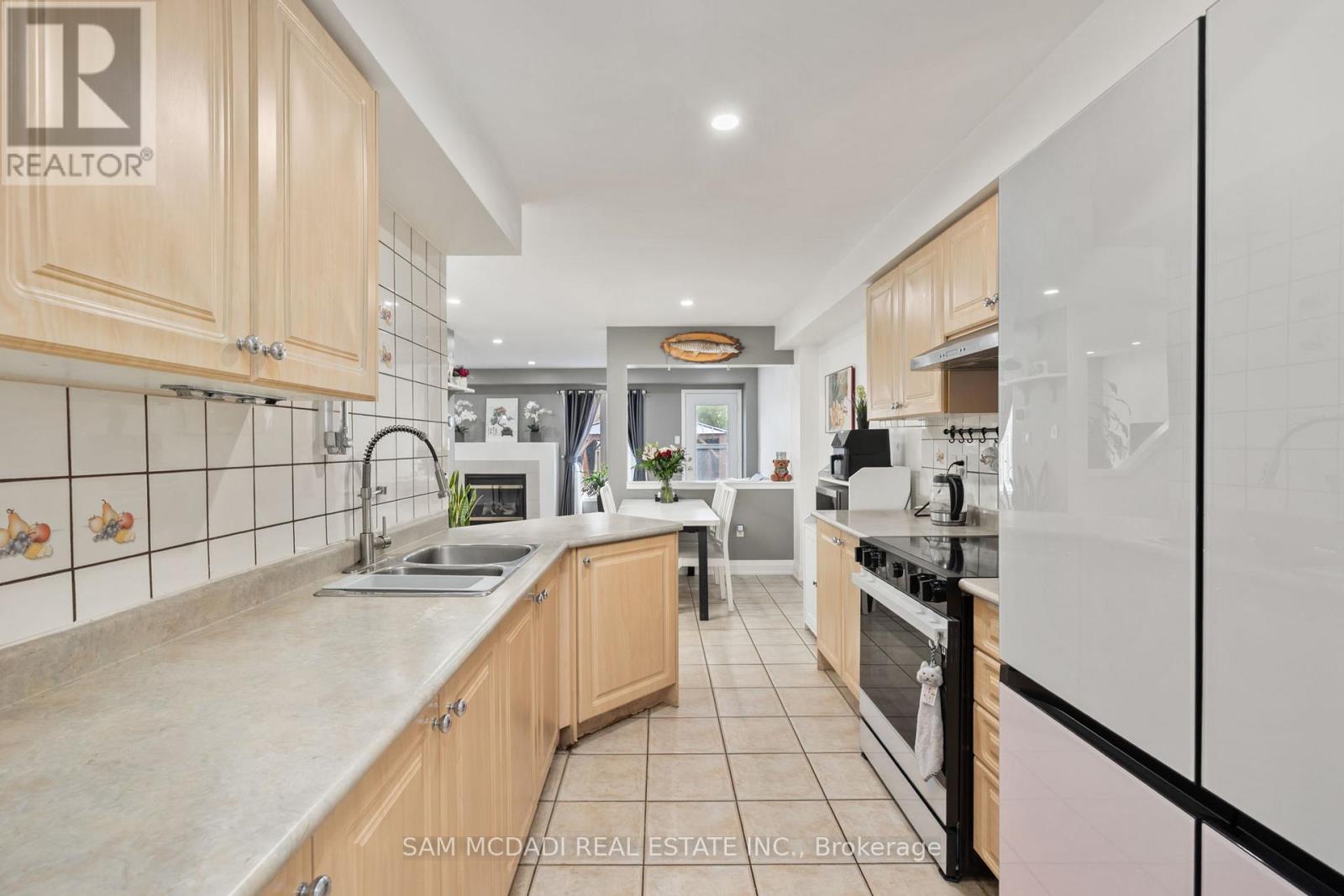 988 Delgado Drive, Mississauga, Ontario  L5V 2S3 - Photo 12 - W12149599