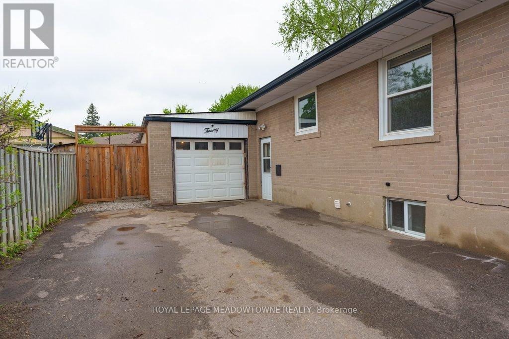 20 Bairstow Crescent, Halton Hills, Ontario  L7G 1L8 - Photo 3 - W12149602