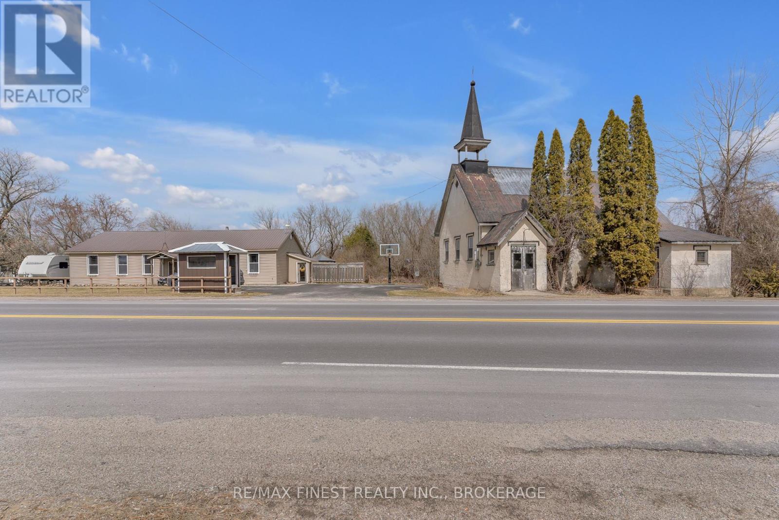 6955 COUNTY 2 ROAD, loyalist (lennox and addington - south), Ontario