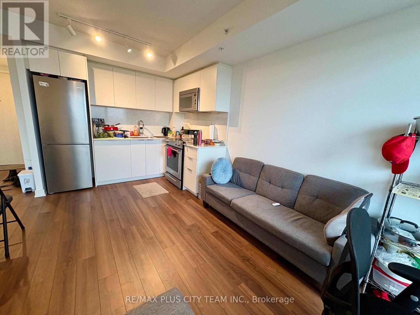 2103 - 30 Samuel Wood Way, Toronto, Ontario  M9B 0C9 - Photo 3 - W12128957