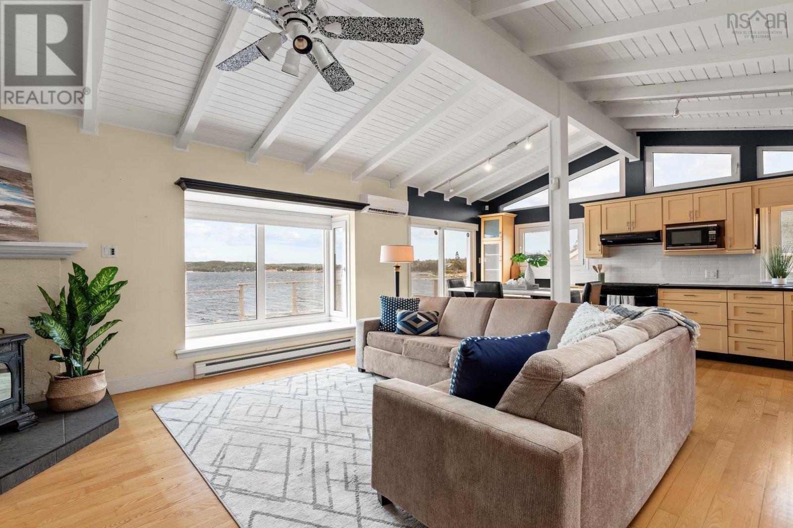 Property at 42 Alexander Road image 3