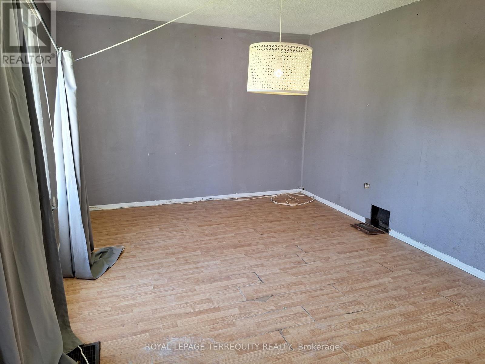 676 Trethewey Drive, Toronto, Ontario  M6M 4C4 - Photo 10 - W12149633