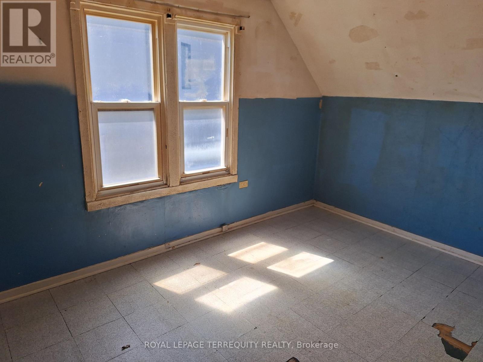 676 Trethewey Drive, Toronto, Ontario  M6M 4C4 - Photo 12 - W12149633