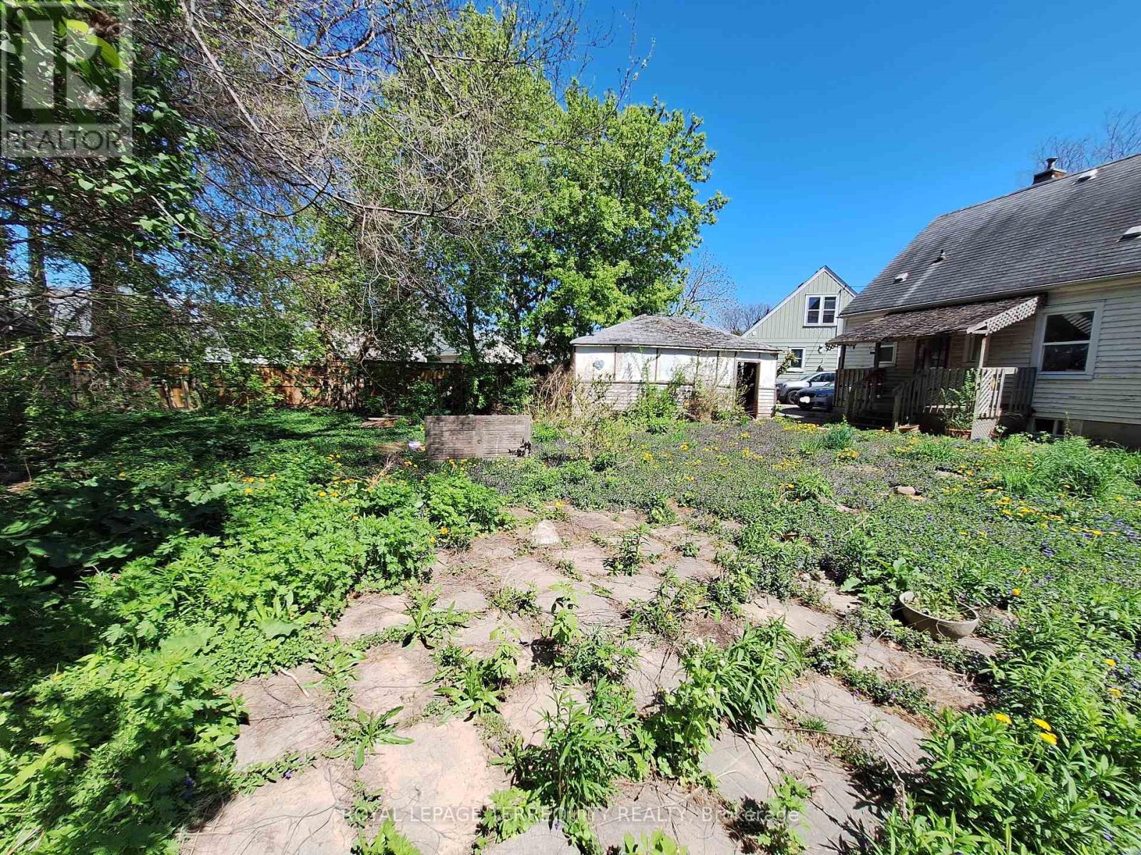 676 Trethewey Drive, Toronto, Ontario  M6M 4C4 - Photo 3 - W12149633