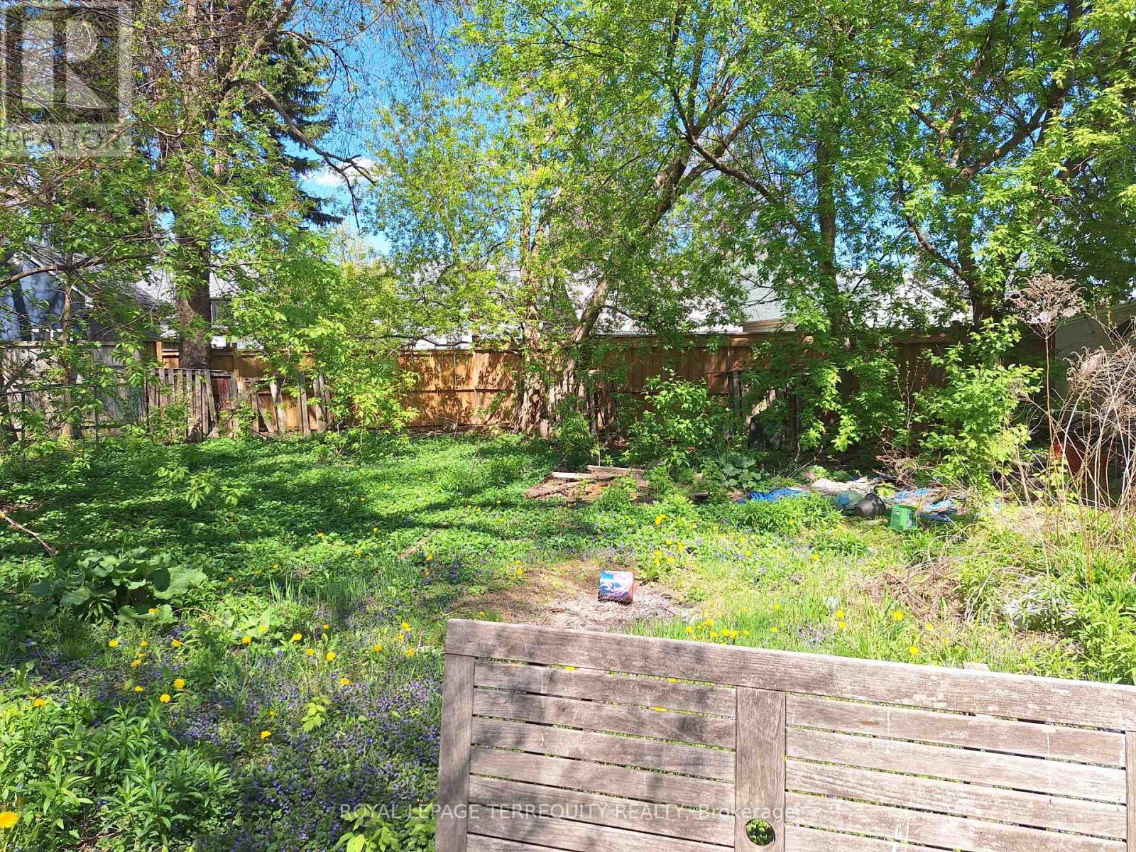 676 Trethewey Drive, Toronto, Ontario  M6M 4C4 - Photo 7 - W12149633