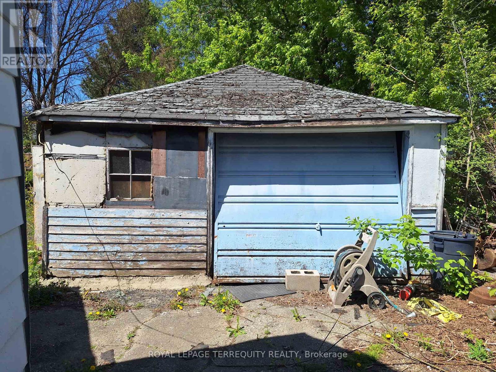 676 Trethewey Drive, Toronto, Ontario  M6M 4C4 - Photo 9 - W12149633